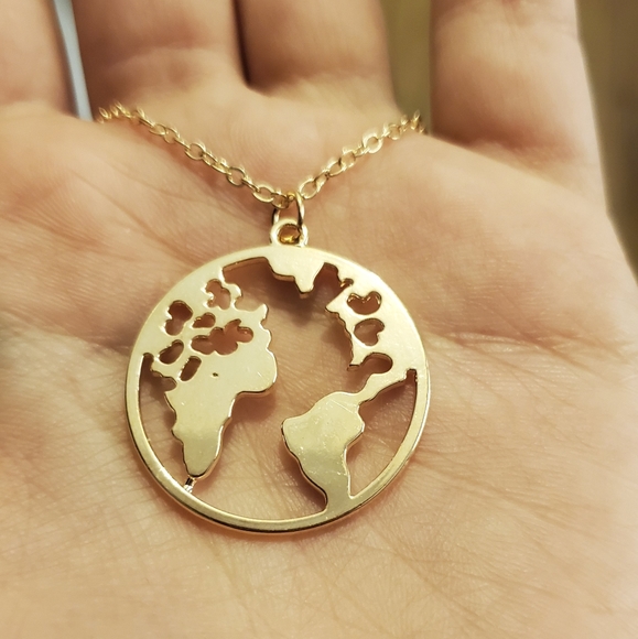 NWOT Gold Globe Map Necklace - Picture 15 of 16